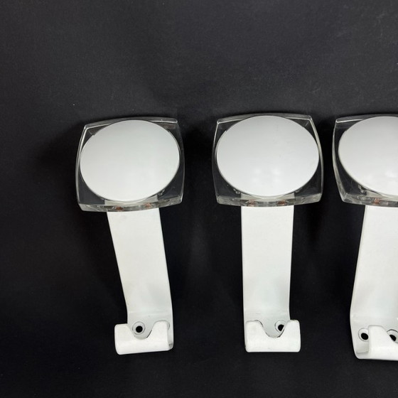 Set of 4 vintage wall hooks – Space Age design, white metal & transparent acrylic – Coat racks, Plexiglass (photo 5 of 17)