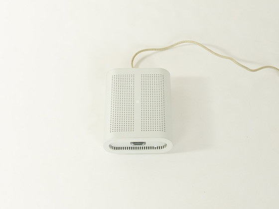 Image 1 of Power Mac G4 Cube et écran Studio 17 pouces, Apple, années 2000, vintage