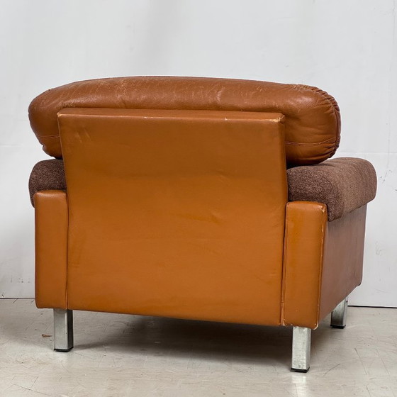 Image 1 of Hongaarse leren fauteuils, jaren 60 – Hongaars design uit het midden van de vorige eeuw