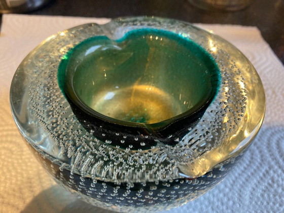 Image 1 of Kleuren van een pauw - Murano Italië - Sommerso Bullicante - Asbak - Vintage 1960