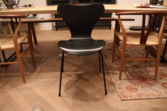Image 1 of 2x Fritz Hansen stoel Series 7 Chair Model 3107MC Mono Colour door Arne Jacobsen