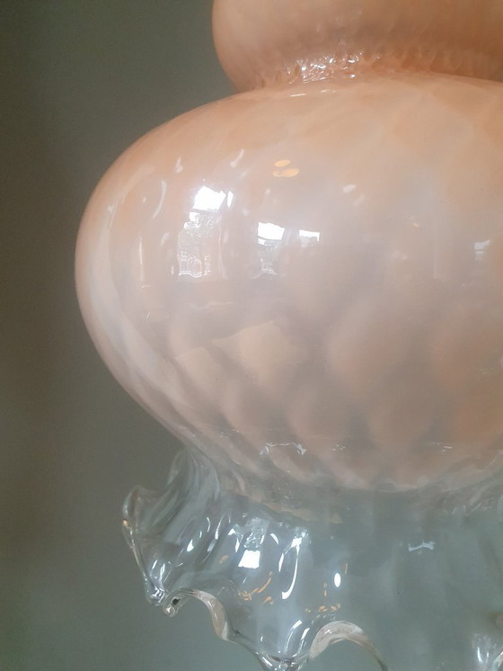 Image 1 of vintage glazen florale hanglamp in roze pastel kleur met textuur. Deels transparent.