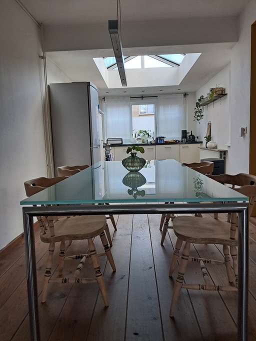 Mesa de comedor de vidrio mate de De Bijenkorf