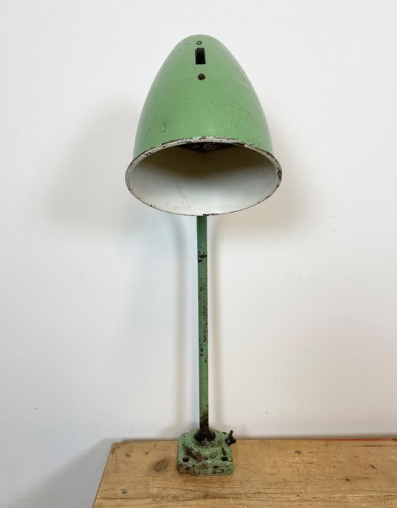 Image 1 of Lampada da tavolo industriale verde da officina, anni '60