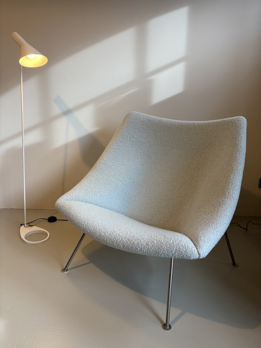 Artifort F157 Oyster recién tapizado