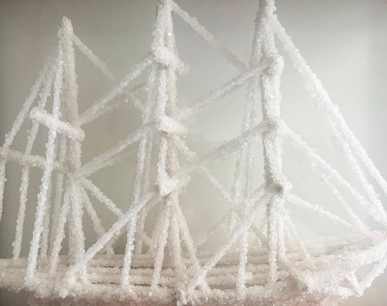 Vintage Display Cabinet with Salt Sculpture Ship – Decorative Objects, Glass, Wood (photo 4 of 5)