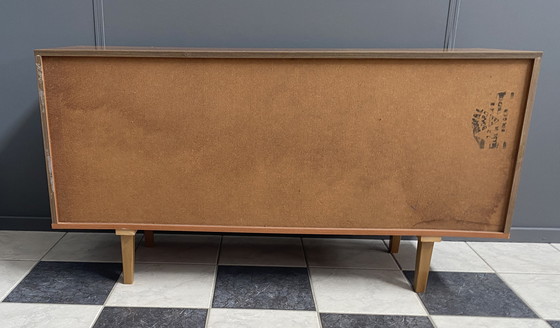 Image 1 of Buffet en bois à 2 portes de Suède