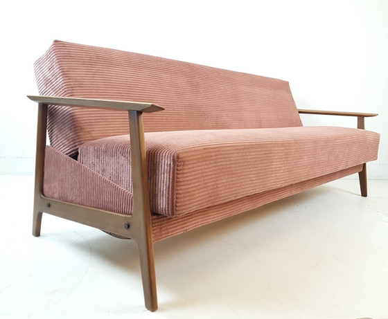 Image 1 of Divano letto rosa vintage | divano a coste rosa