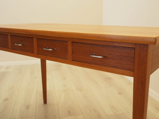 Image 1 of Escritorio de teca, diseño danés, década de 1970, fabricado en Dinamarca.