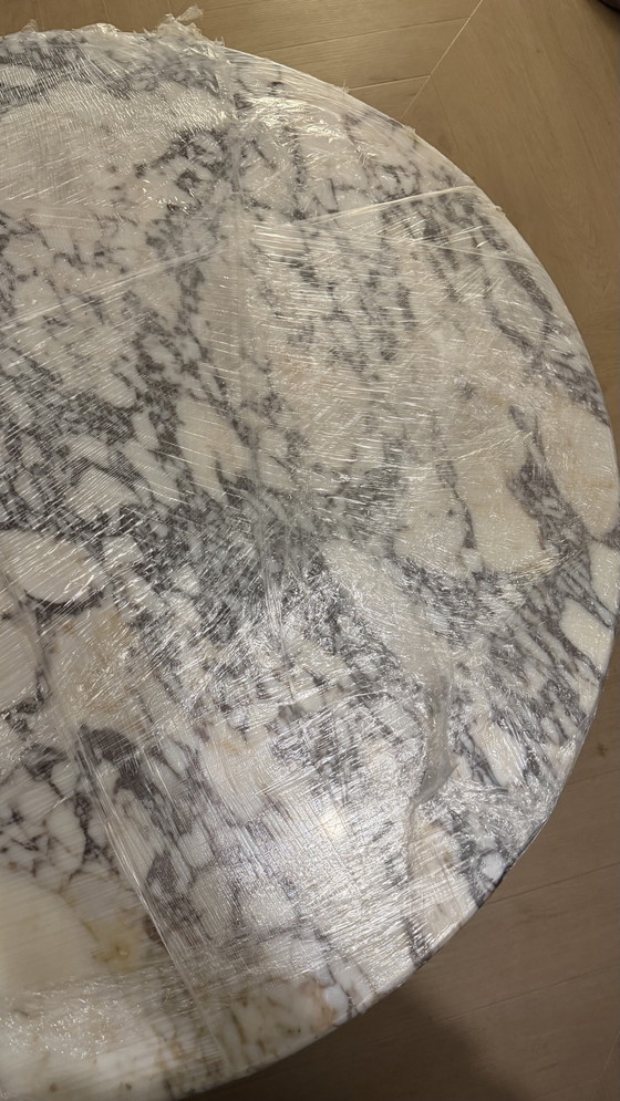 Viola Calacatta Marmor Couchtisch rund – Couchtische (photo 15 of 15)