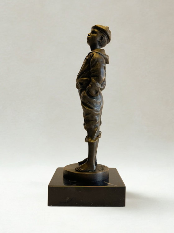Image 1 of Scultura in bronzo – Piccolo mozzo che fischietta – Firmata V. Szczeblewski – 21 cm