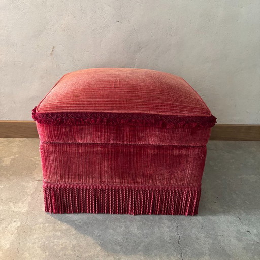 Pouf vintage in tessuto rosso