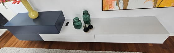 Image 1 of Groot Interstar design wandmeubel (405,5 cm) – Silver Laqué, Kosmos Blauw & Noten