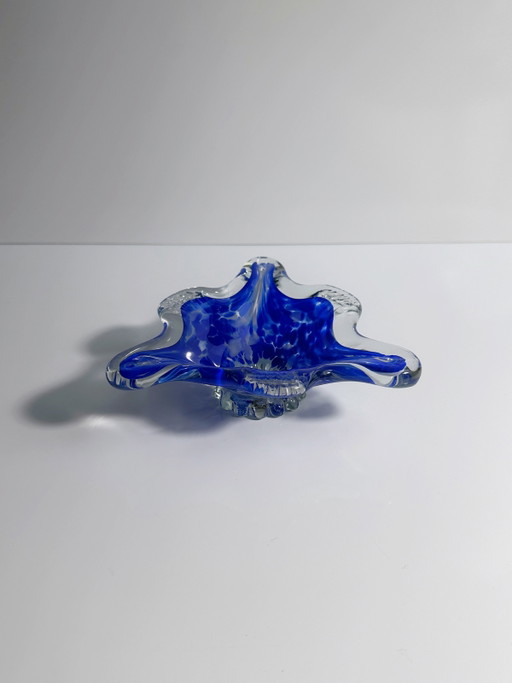 Cenicero vintage de Murano con motas de color azul cobalto ultramarino y triángulos, 1970, Italia