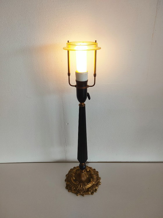 Imperial / Baroque (style) table lamp with fluted wooden stand & brass base – Other (photo 4 of 14)