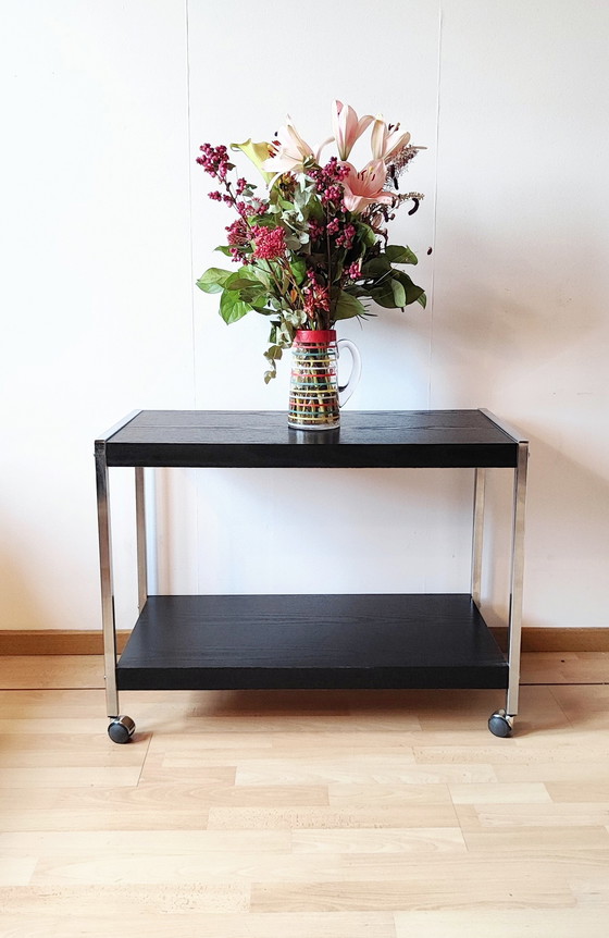 Image 1 of Mesa de centro cromada con ruedas