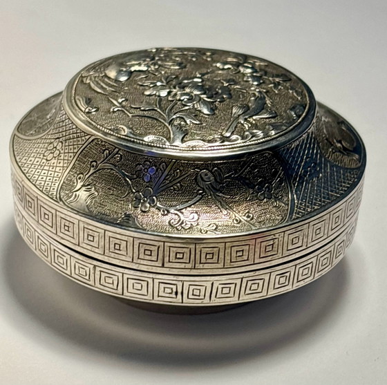 Chiseled and Repoussé Silver Pill Jewelry Box 19th Century Asia, Decorative Objects (photo 8 of 13)