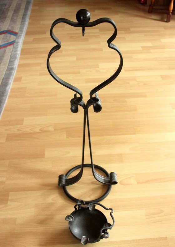 Image 1 of Posacenere da terra in ferro battuto di metà secolo - fatto a mano - vintage - supporto per fumatori fatto a mano