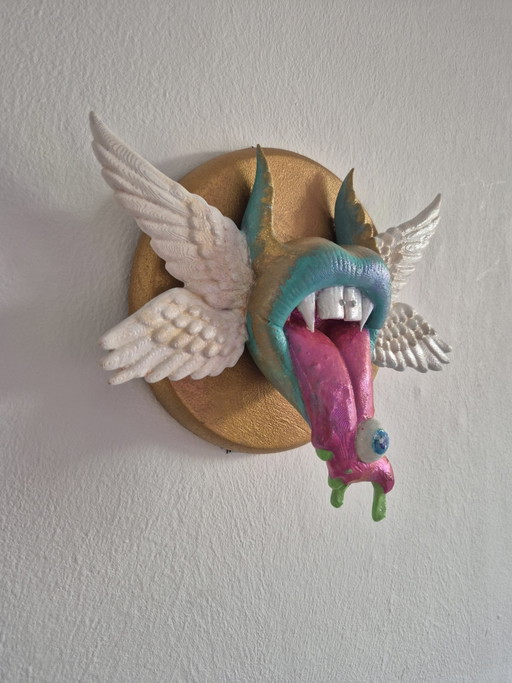 Bella bocca surreale con ali, parassita grazioso, decorazione murale colorata