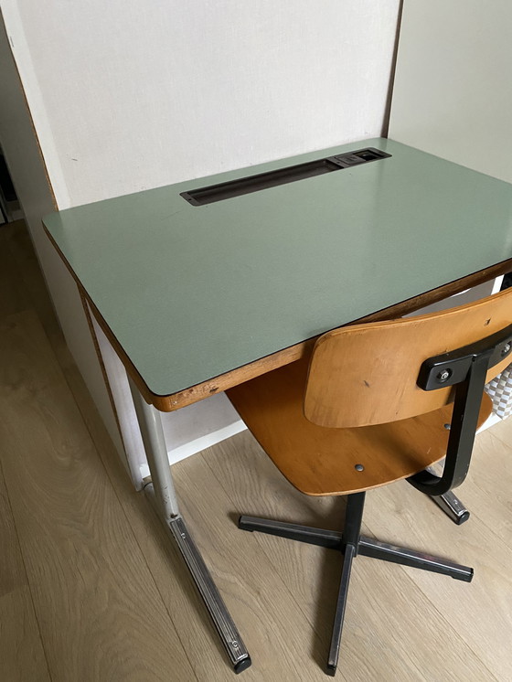 Image 1 of Vintage schooltafeltje et stoeltje 
