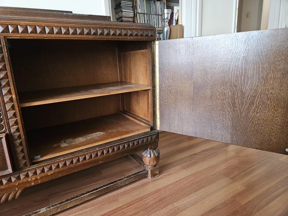 Antique solid oak sideboard, Jacobean Revival, ca. 1925, rich wood carving, Merk onbekend, Other, Brown (photo 6 of 9)