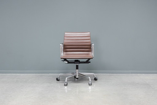 Eames EA117 office chair, 1x