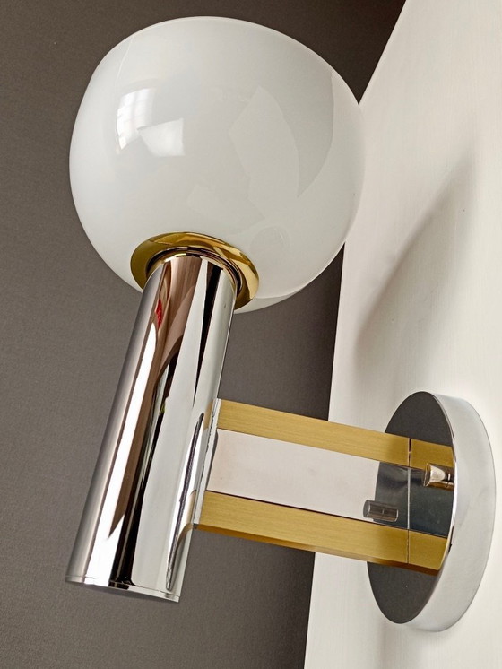 Image 1 of Gaetano Sciolari 1970s dos apliques de cromo y pantallas de cristal. Nuevo de stock antiguo.