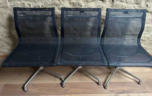 Silla Vitra Eames x 3 (modelo EA 105)