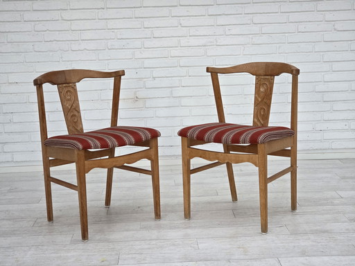 Coppia di sedie da pranzo danesi degli anni &#39;60, in legno massello di rovere, lana per mobili