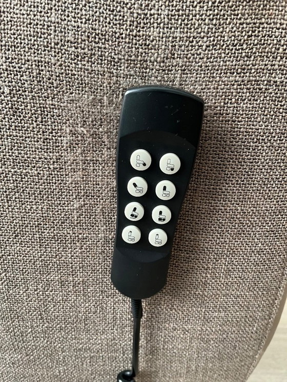 Image 1 of Velderhof está de pie en un sillón relajante.