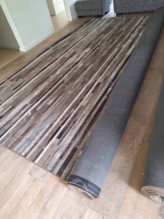 Tappeto esclusivo in edizione limitata con design Flash – Pelle di asino zebrata – 400 × 450 cm (photo 5 of 9)