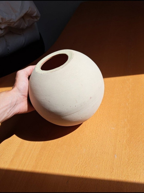 Decoratieve Bolvaas van Ongeglazuurd Aardewerk – Plantenbak, Ceramic (photo 3 of 5)