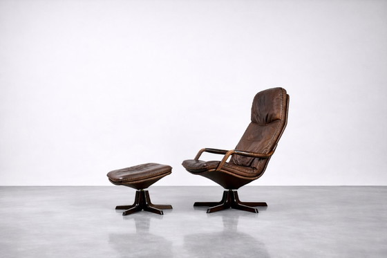 Image 1 of Vintage Mid-Century Danish Modern Brown Leather Adjustable Easy Chair & Ottoman Set from Berg Furniture, 1970s, Set of 2