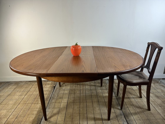 Image 1 of Mesa extensible redonda de teca G-Plan con diseño de mariposa, década de 1960