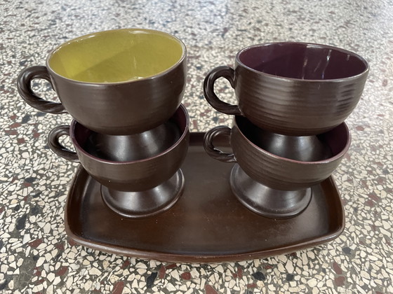 Image 1 of Ensemble de quatre tasses et soucoupes à café en faïence des années 1960 et plat de service