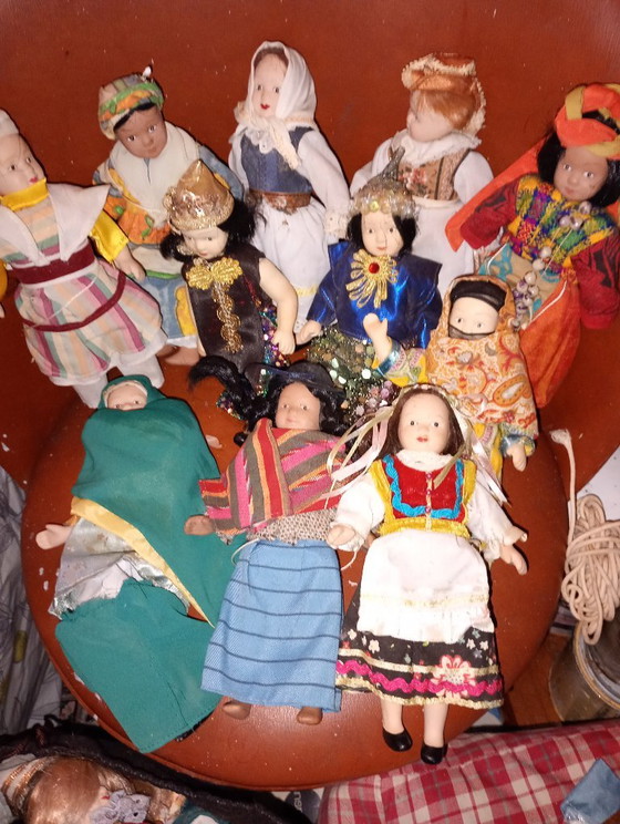 Porcelain World Dolls, 28 units – Sculpture (photo 6 of 7)