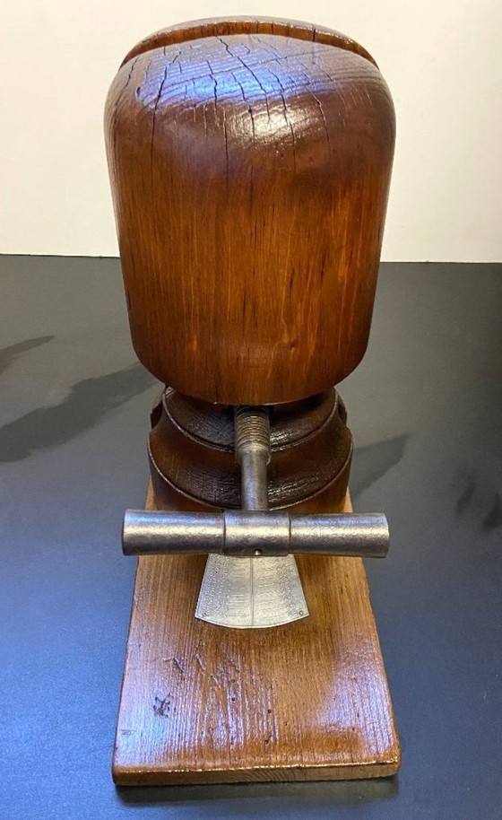 Image 1 of Antieke mal, vorm-, spreid-, span- en vormgereedschap, hoedenmakersgereedschap, begin 1900