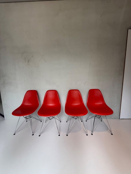 4x Sillas laterales de plástico Eames DSR VITRA