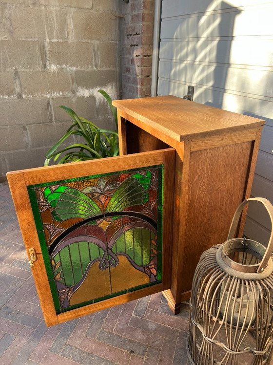 Image 1 of Art Nouveau eiken kastje met handgemaakt glas-in-lood | Uniek stuk