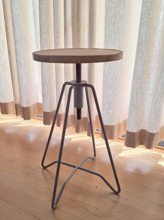 Image 1 of Kruk in hoogte verstelbaar, industrieel design