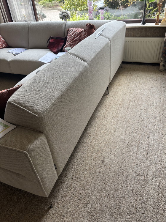 Image 1 of Prominente witte hoekbank + prostituta