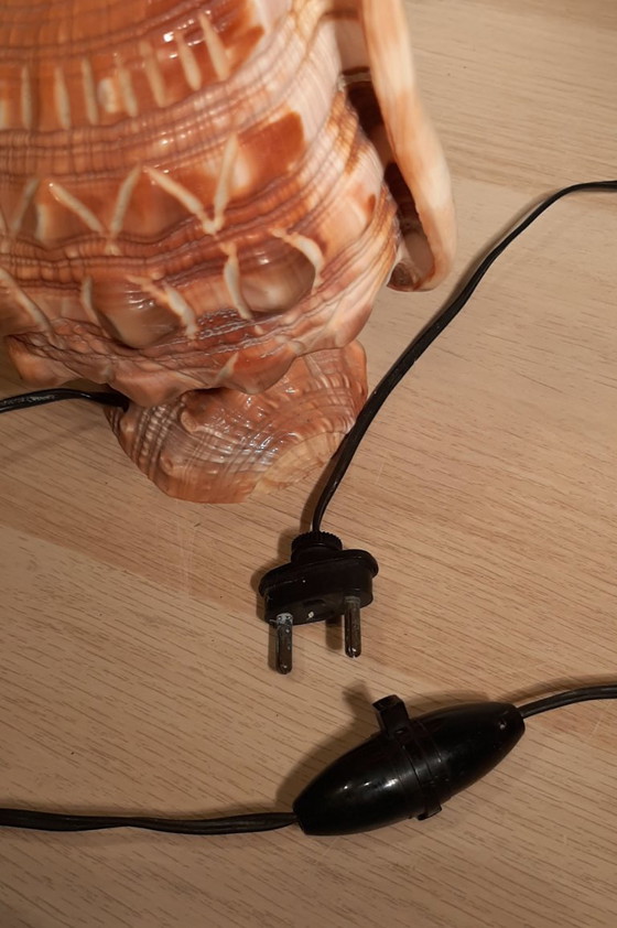 Image 1 of Cameo shell shade. Schelp tafellamp  jaren 20/30