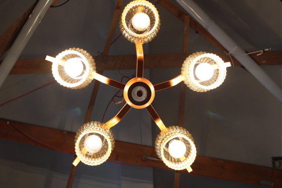 Image 1 of Tschechischer Holz-Glas-Kronleuchter aus der Mitte des 20. Jahrhunderts, restauriert in den 1970er Jahren