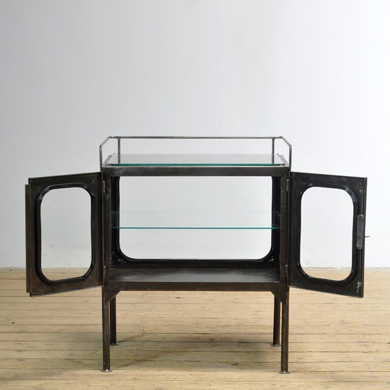 Image 1 of Armoire d'hôpital vintage, années 1970