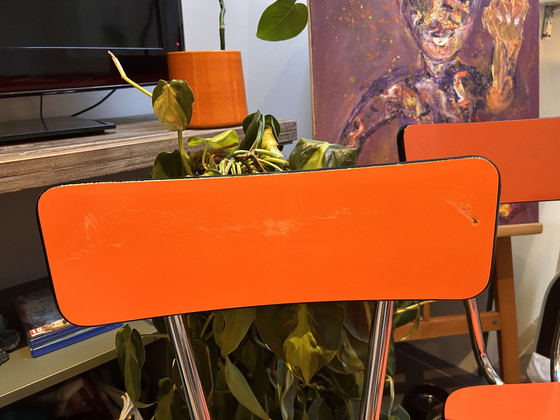 Image 1 of 4 chaises en Formica orange