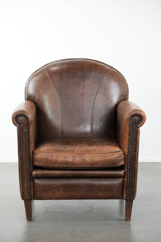 Image 1 of Fauteuil vintage en peau de mouton avec du caractère