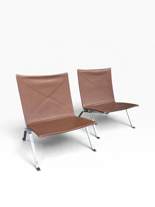 Set aus 2 braunen PK22 Lounge-Sesseln von Poul Kjaerholm für Fritz Hansen