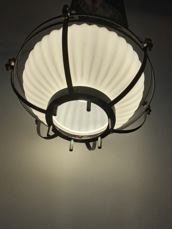 Image 1 of Bellissima lampada a sospensione in opalino e rame di metà secolo