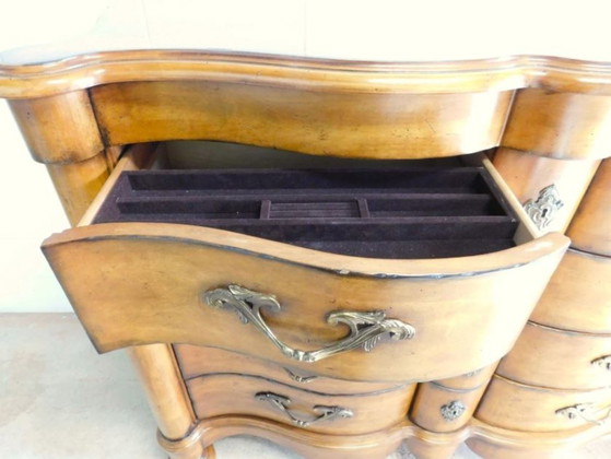 Image 1 of Traditionele dressoir/ladekast met 8 laden van fruithout van Century Furniture