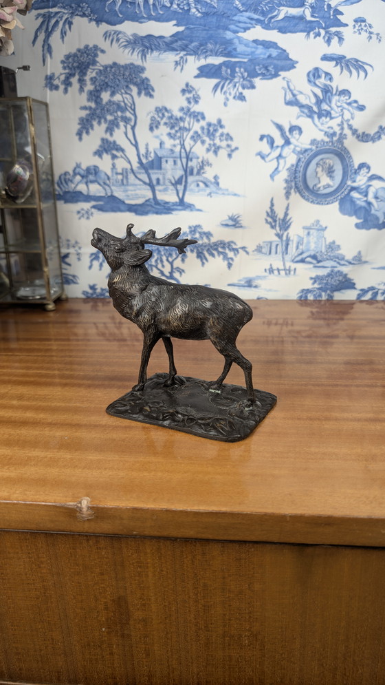 Image 1 of Sculpture en bronze d'un cerf bramant dans le goût de Paul-Édouard Delabrièrre